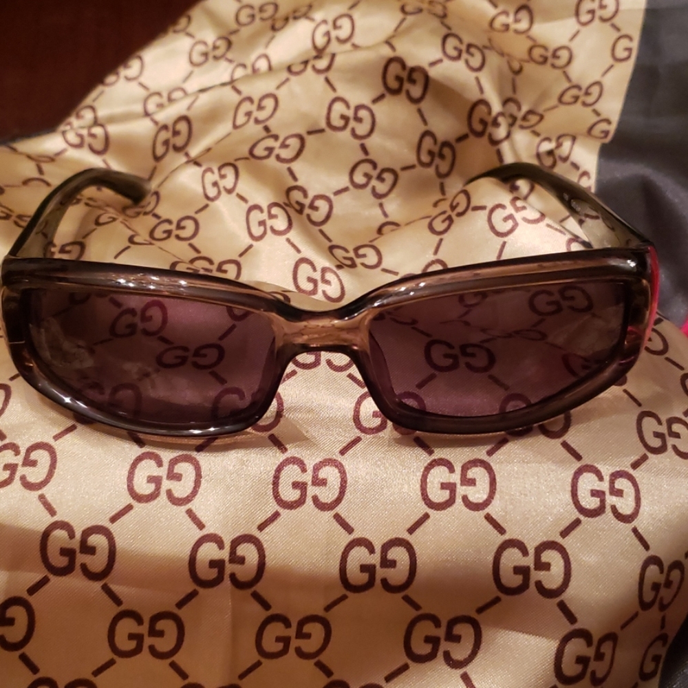 Gucci sunglass